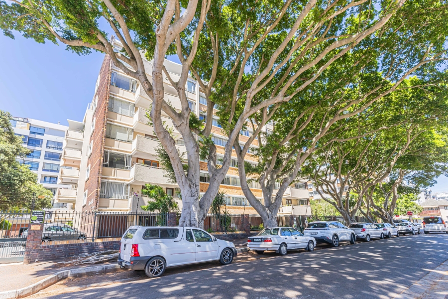 2 Bedroom Property for Sale in Sea Point Western Cape